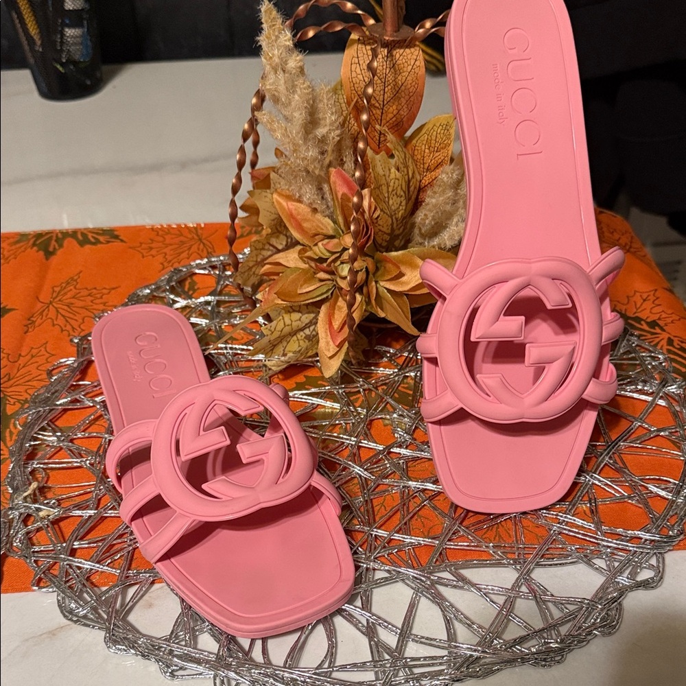 Gucci Pink Logo Slide Sandals use!!